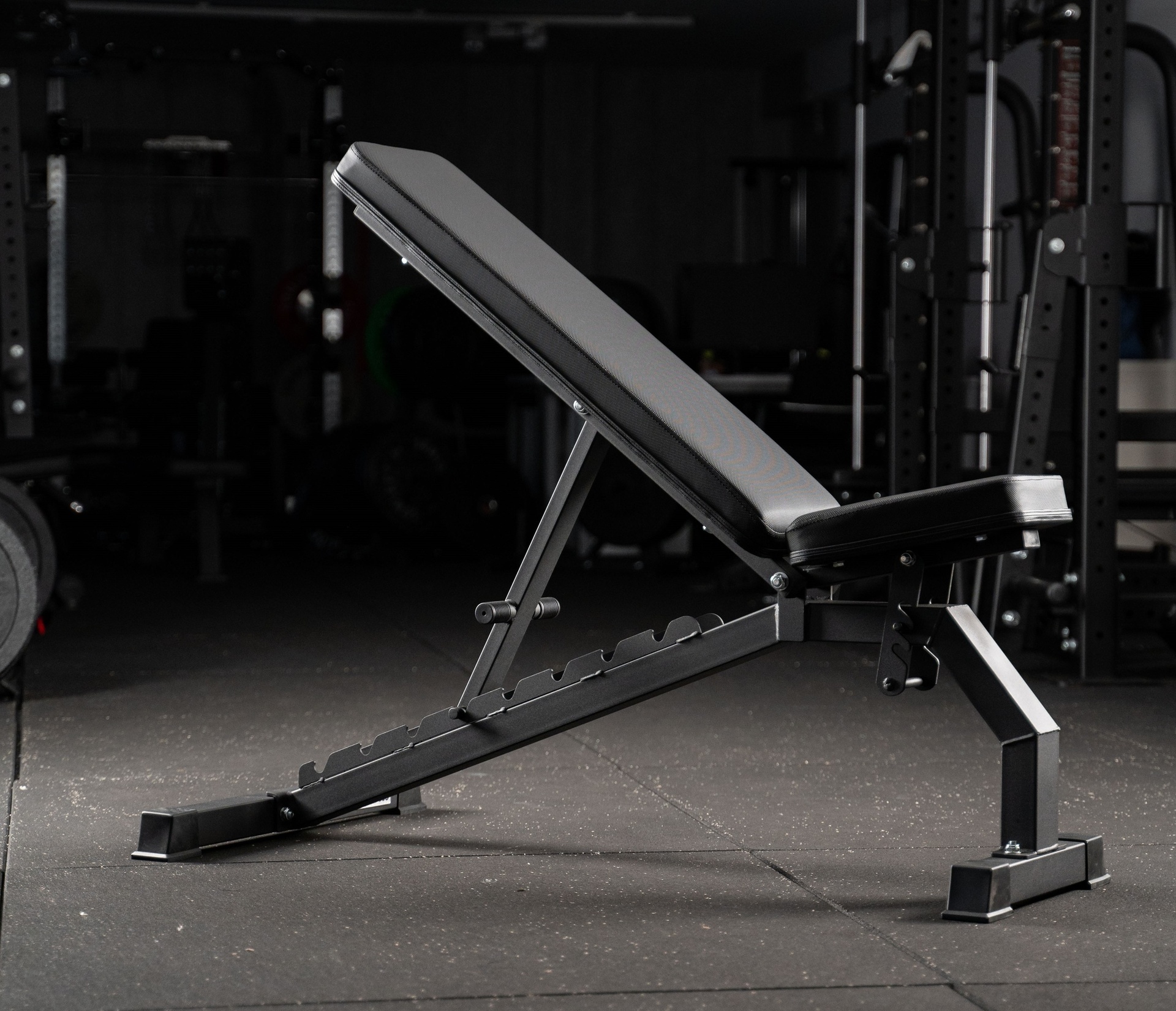 Sqmize-29-12-198-1 Multi-Hantelbank newfitness® FOX LINE MB992