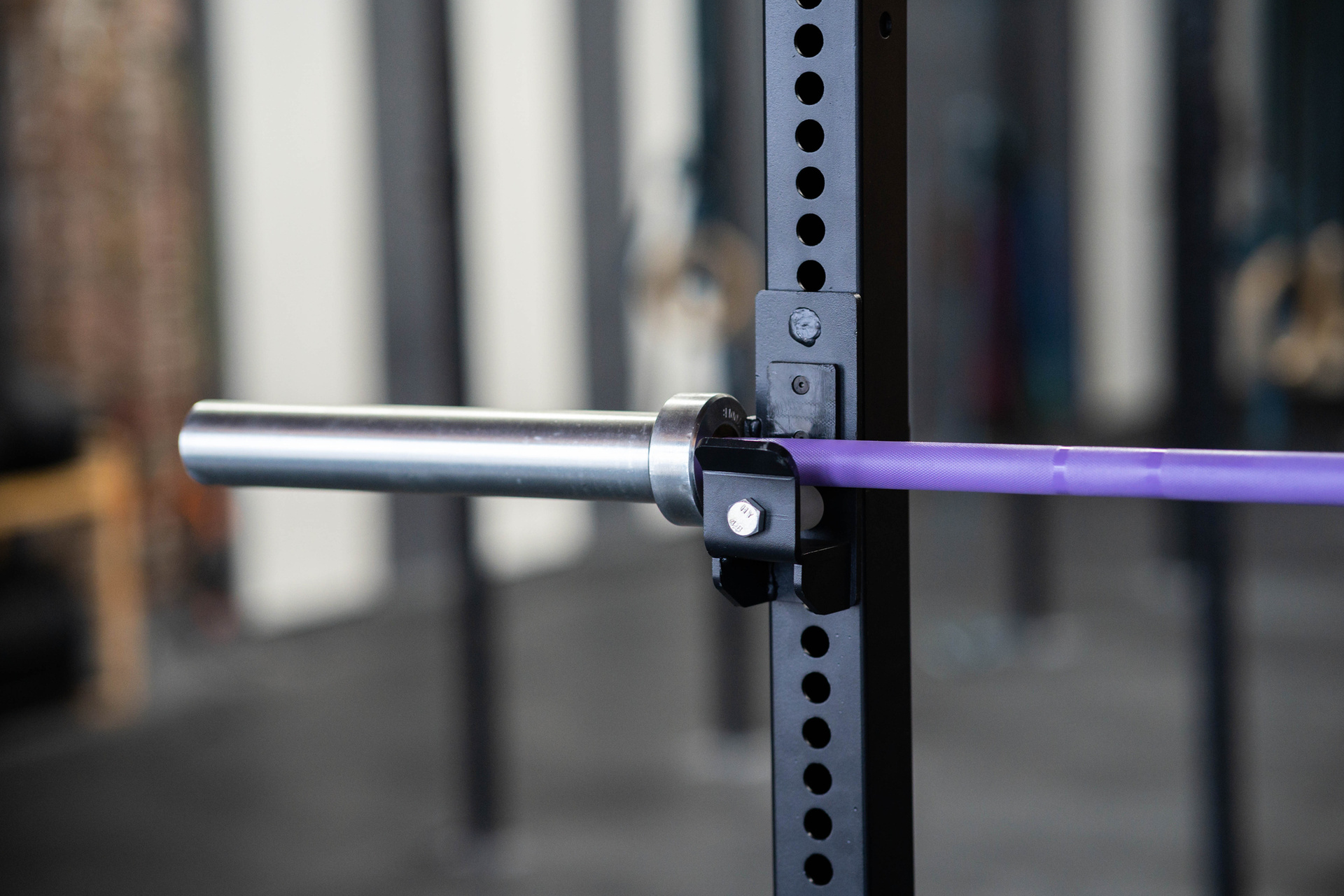 Sqmize-Langhantel-43 Olympia Langhantel SQMIZE® ELITE CLUB OB79CRw-ES Ceramic Purple