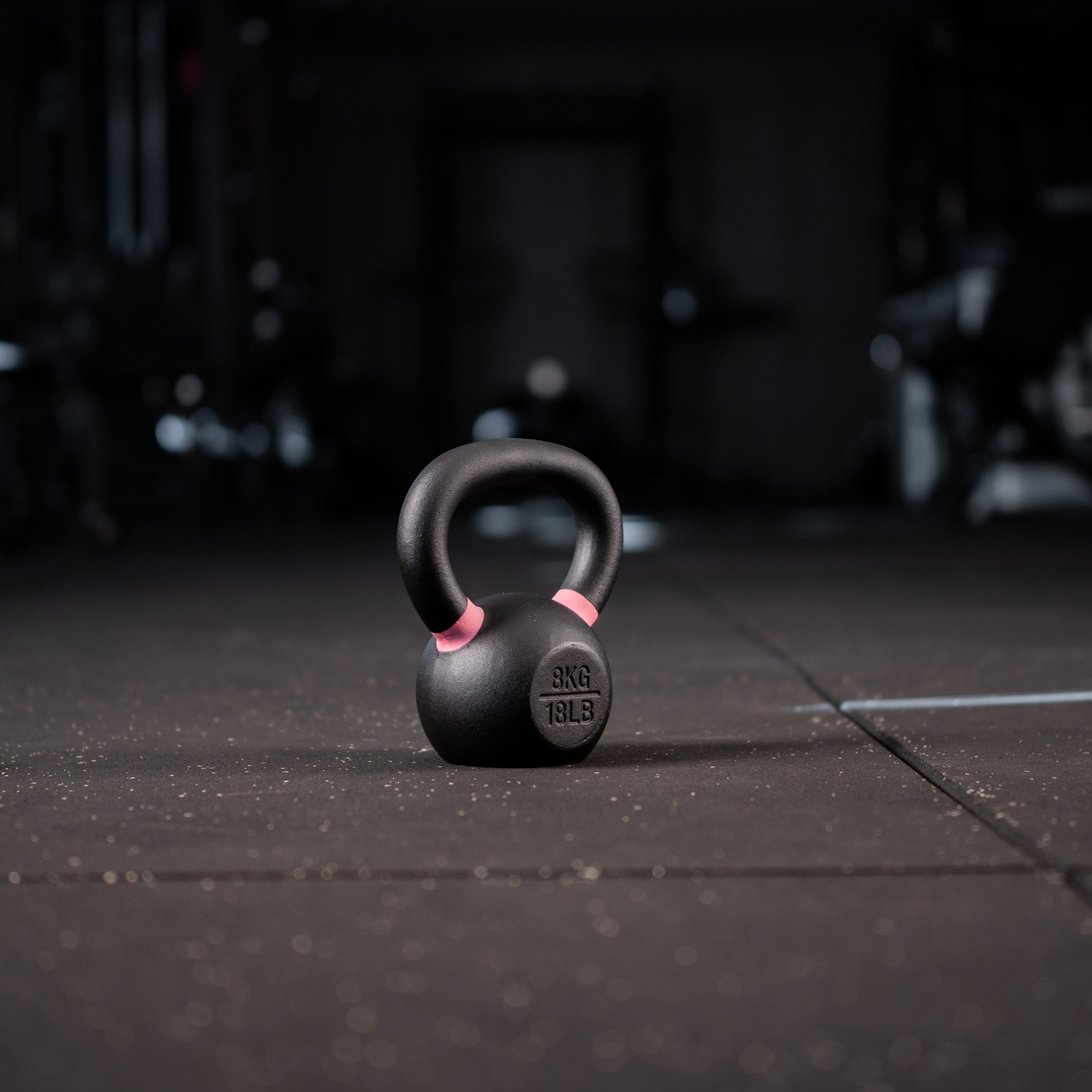 Sqmize-Part-2-4 Black Kettlebell SQMIZE® BFK8 farbcodiert, 8 kg, pink