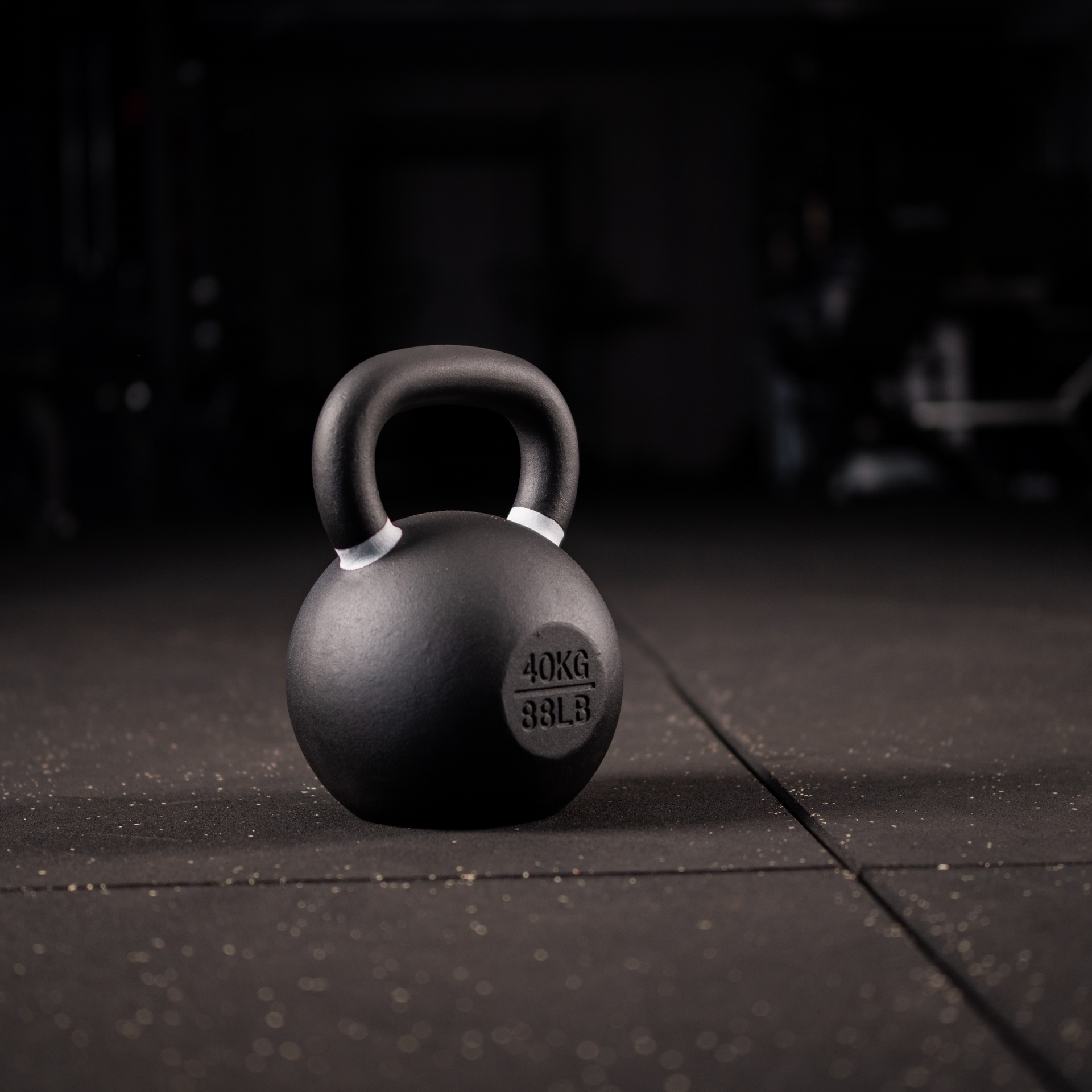 Sqmize-Part-2-85 Black Kettlebell SQMIZE® BFK40 farbcodiert, 40 kg, weiß