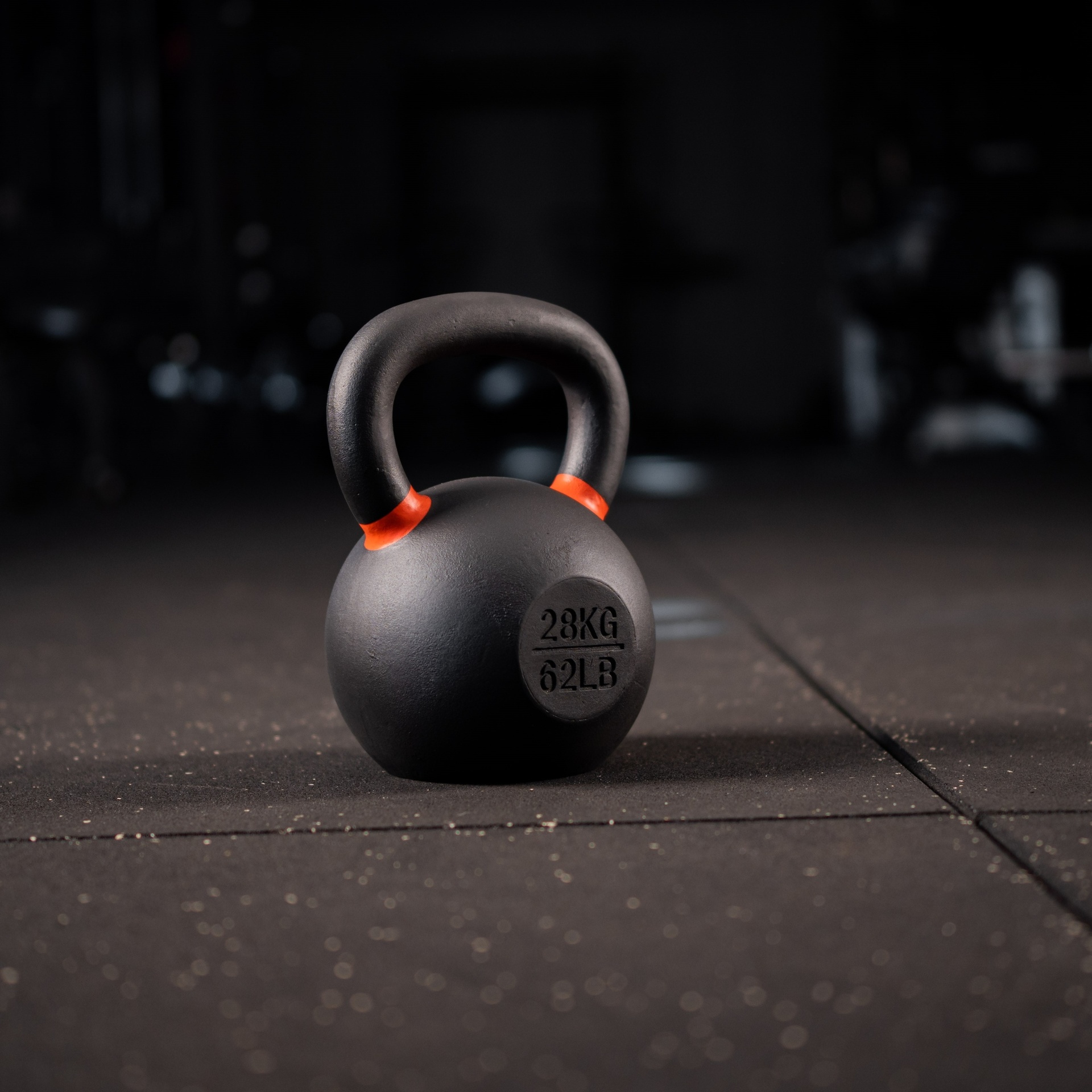 Black Kettlebell SQMIZE® BFK28 farbcodiert, 28 kg, orange Black Kettlebell SQMIZE® BFK28 farbcodiert, 28 kg, orange